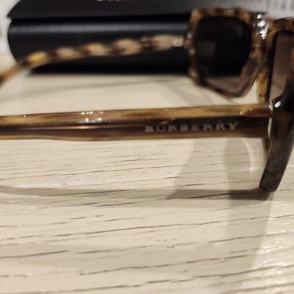 BURBERRY SUNGLASSES - Picture 6 of 9